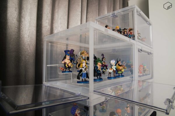 TOWERBOX PLUS FIGURES DISPLAY SET